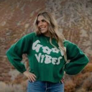 Good vibes St. Patrick’s Day Kelly green retro oversized crewneck cozy sweater S